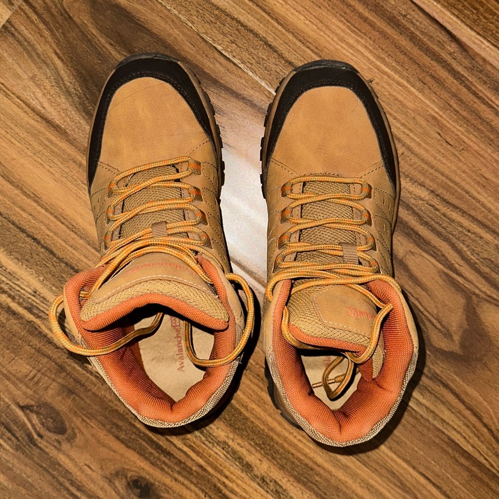 Avalanche hiking boots